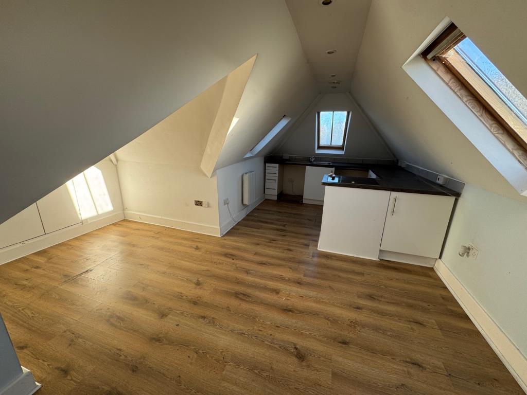 Lot: 97 - FREEHOLD BLOCK OF FIVE ONE-BEDROOM APARTMENTS - Flat 5 kitchen living room